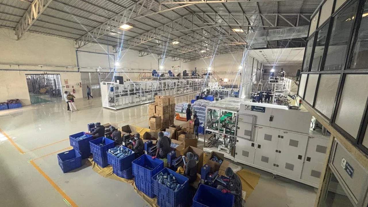 Diaper packing line with cartons